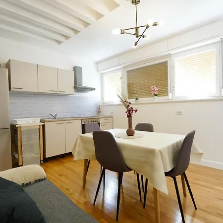 Apartman Aurora *